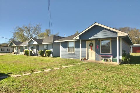 A home in Honey Grove