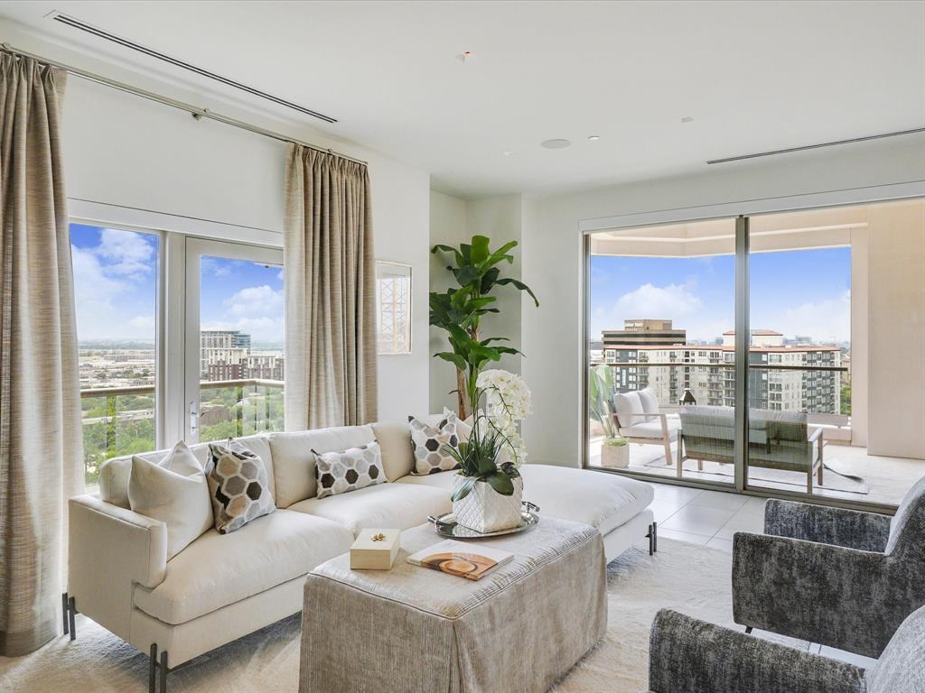 Residences at Stoneleigh Condos - Residential