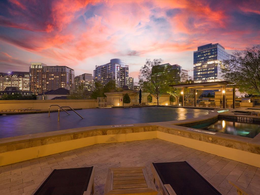 Residences at Stoneleigh Condos - Residential