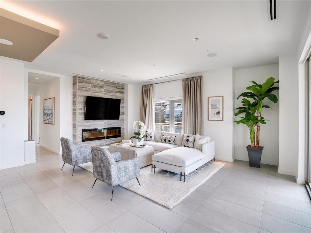 Residences at Stoneleigh Condos - Residential