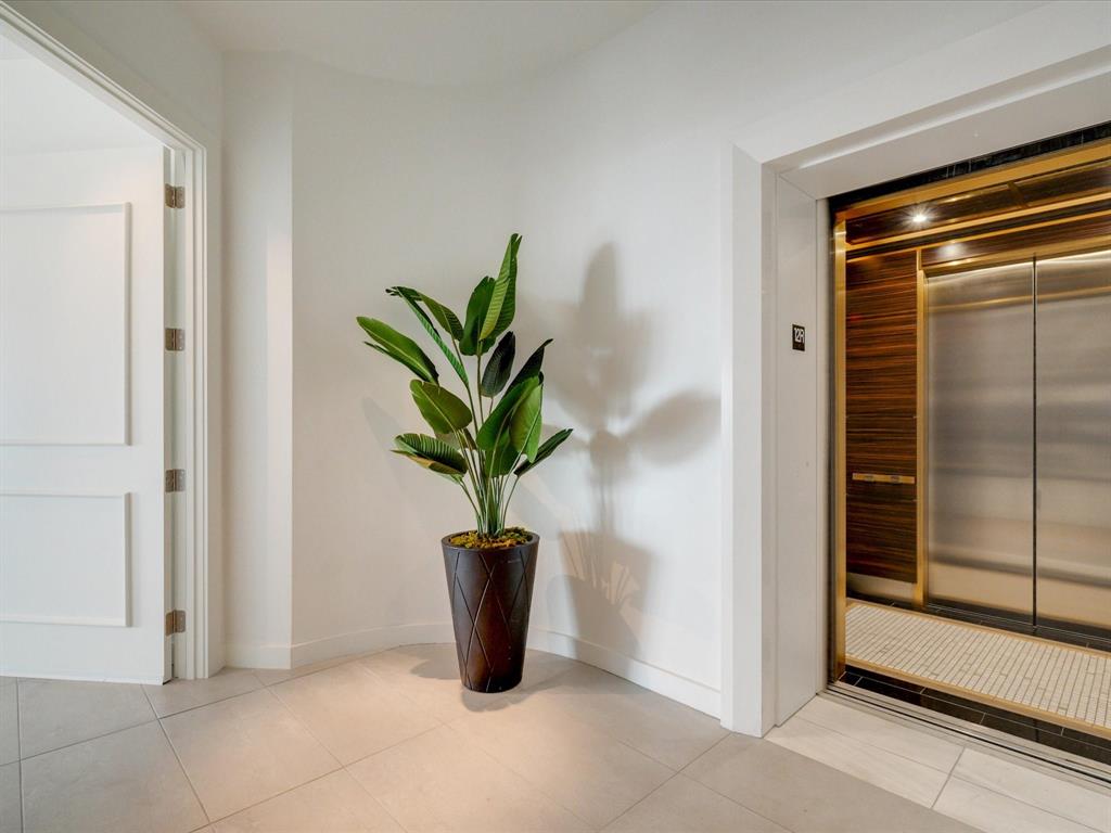 Residences at Stoneleigh Condos - Residential