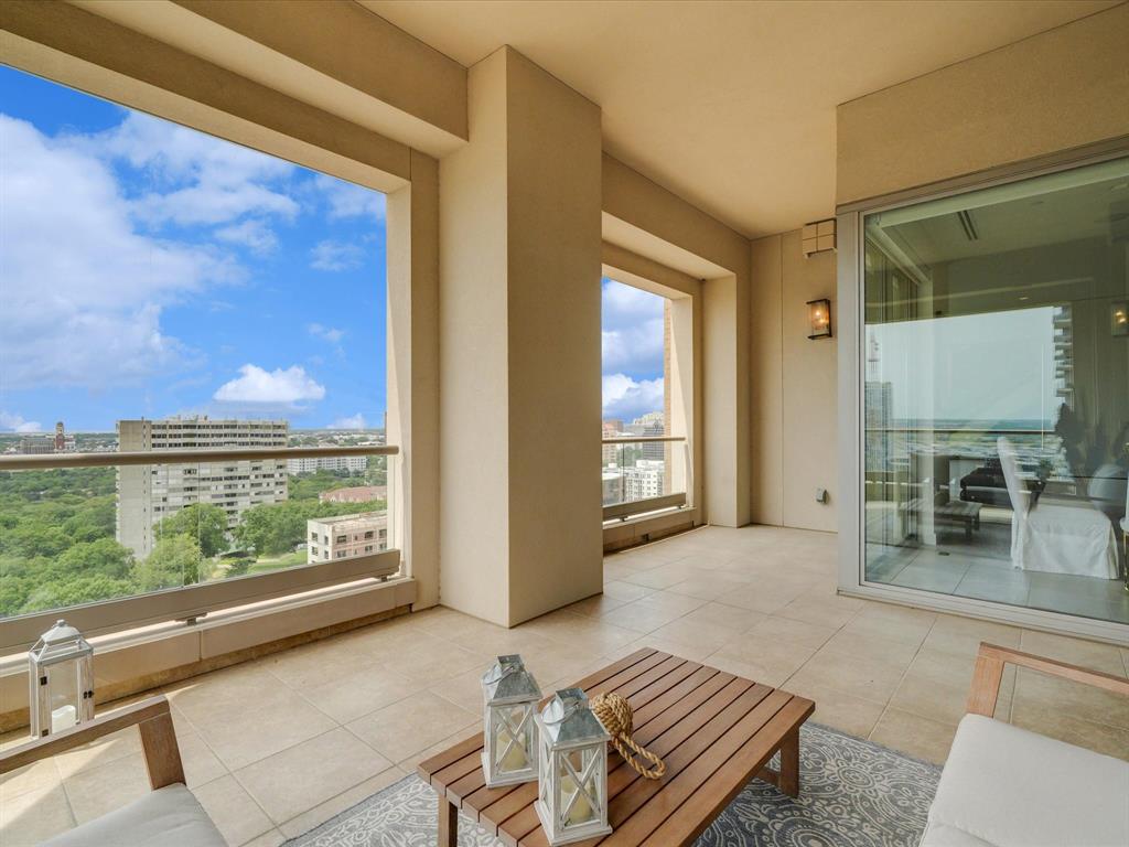 Residences at Stoneleigh Condos - Residential