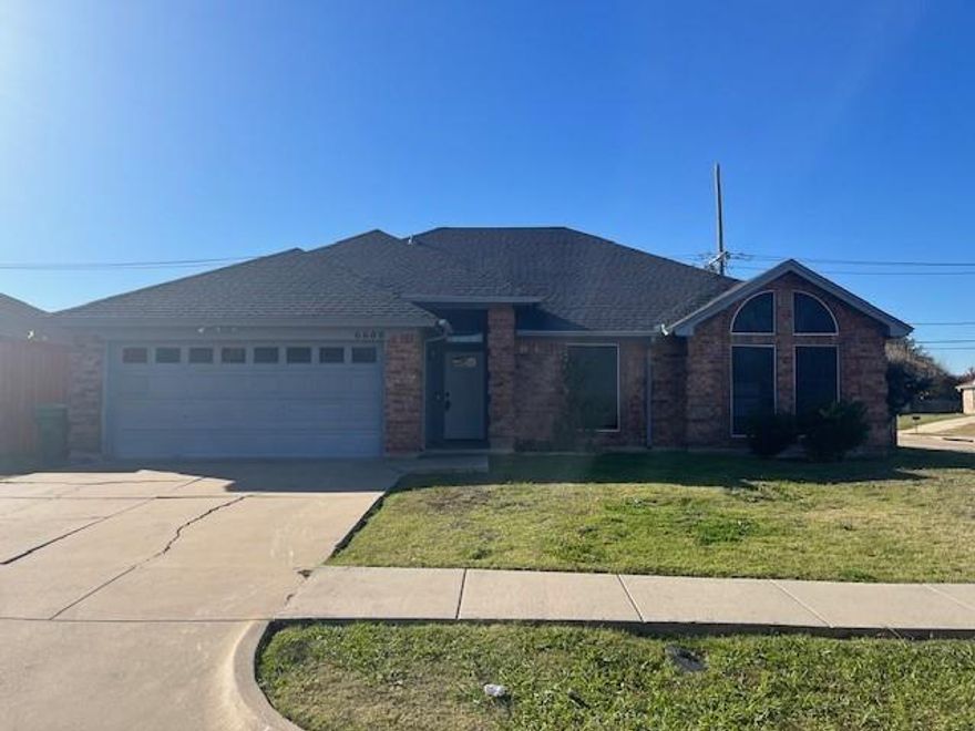 A classic, three bedroom, two bath house, separate living and dining, central air and heat, garage, fenced back yard, immediate availability, $500 deposit, same day approval and lease signing available, thank you!