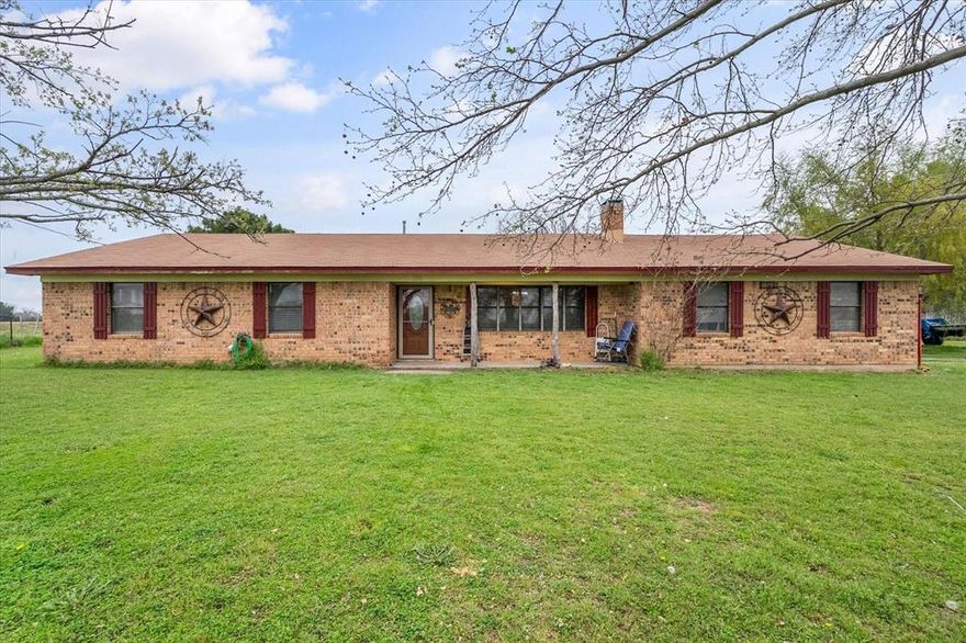 Looking for your piece of Freestone County located between Houston and Dallas less than 5 miles from I45. 63.6 acres of land with the home! This home has the perfect blend of home and land as well as tons of updates! Roof, cooktop, built in microwave are about a year old, AC is about 5 years old, Septic has been replaced within the past 8 years. Home has tons of storage as well as a barn with a tack room. Property is cross fenced. This home is just waiting for your to put your twist to it! Come see it in person today & make this property yours!

Another option is available- home with 5.83 acres see MLS #20837234