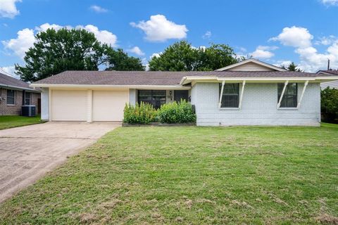 Photo of 3005 Cameo Lane, Farmers Branch, TX 75234 (MLS # 21304581)