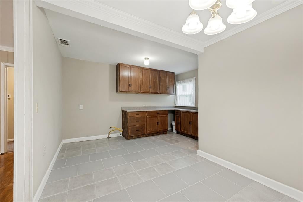1225 W Boyce Avenue