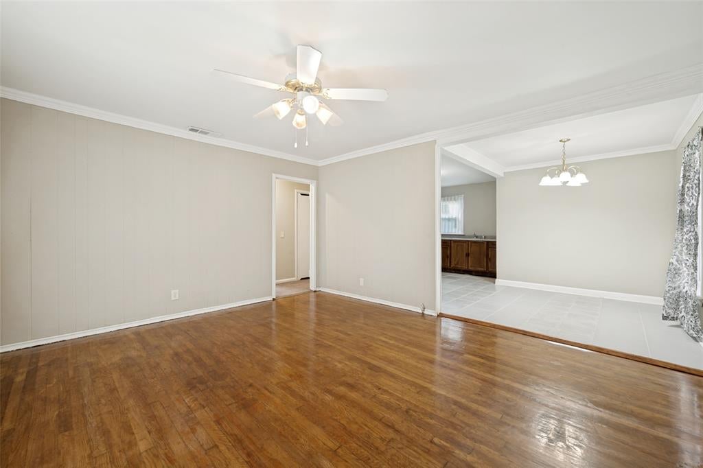 1225 W Boyce Avenue