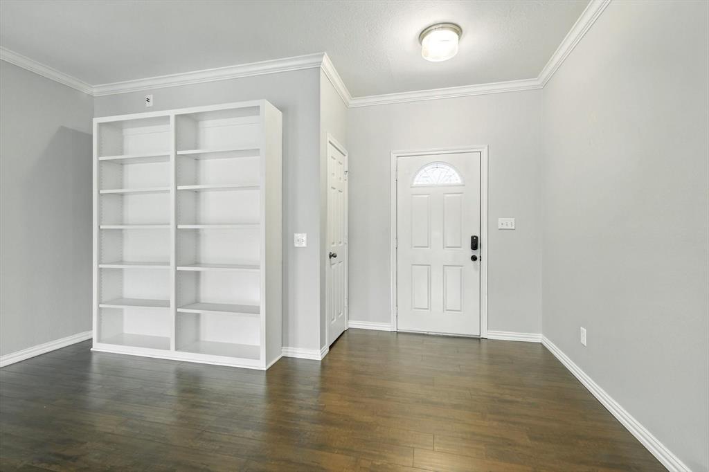 638 Lakeshore Boulevard
