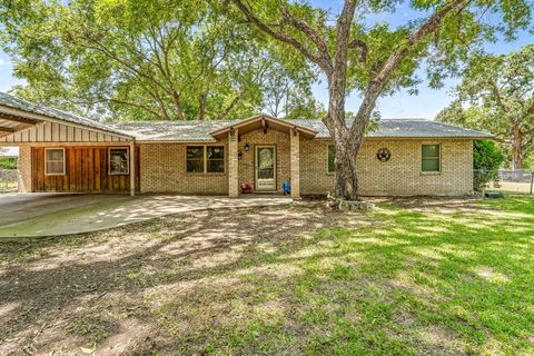 616 N Mckinney Street De Leon TX 76444