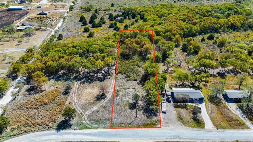 One-acre lot ready for your future home! This spacious property offers ample room to build, with a water meter already installed for easy access to water. Some light brush clearing is needed, giving you the opportunity to shape the land to your liking. Ideal for creating your own private retreat, with convenient access to local amenities.