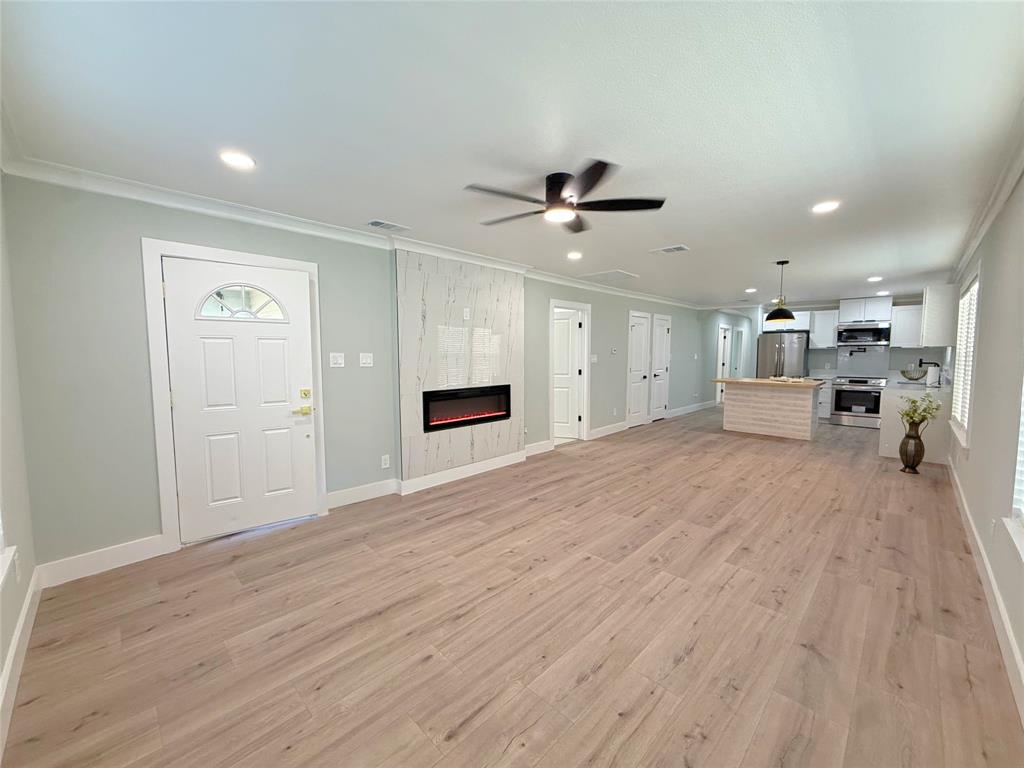 3047 Fernwood Avenue