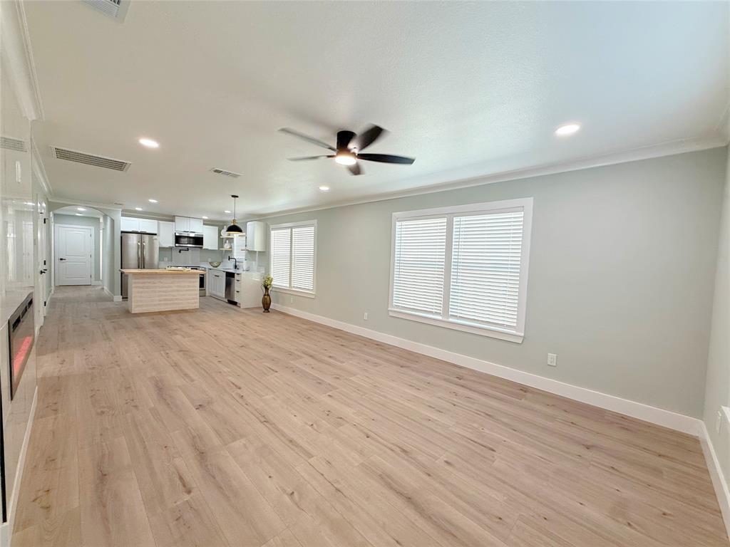 3047 Fernwood Avenue