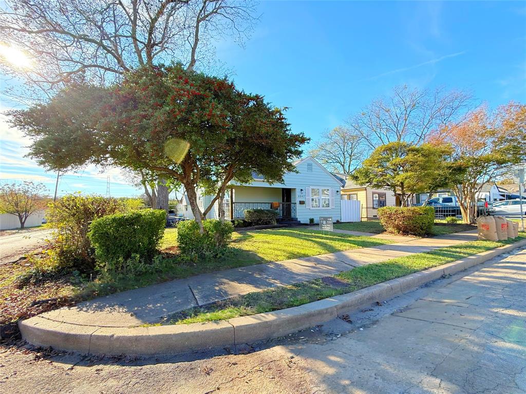 3047 Fernwood Avenue