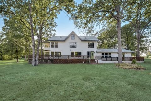 A home in Mabank