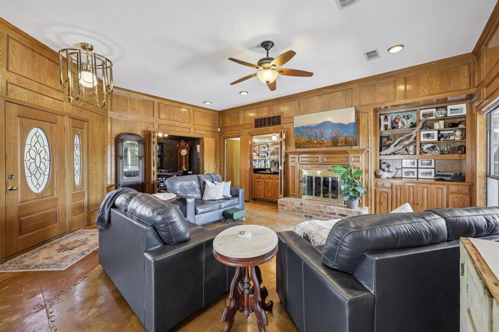 10202 Chisholm Trail