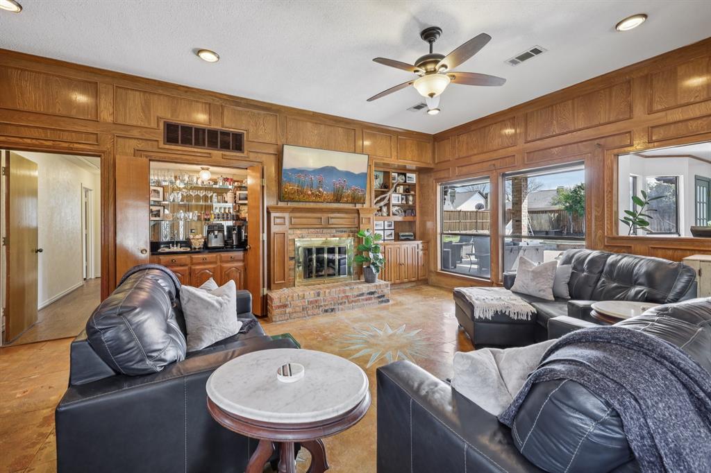 10202 Chisholm Trail