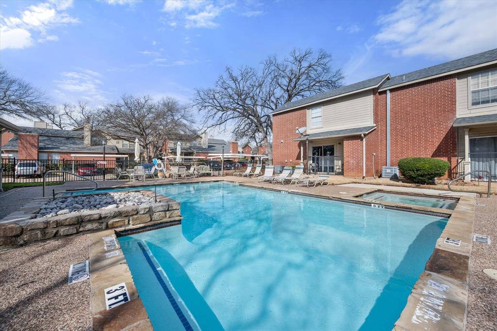 1420 Meadowood Village Drive
