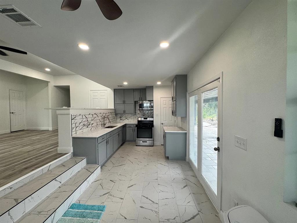 (VACTY3FOLD) CLS 3 FRAME 1999 & OLDER CITY OF VA - Residential Lease