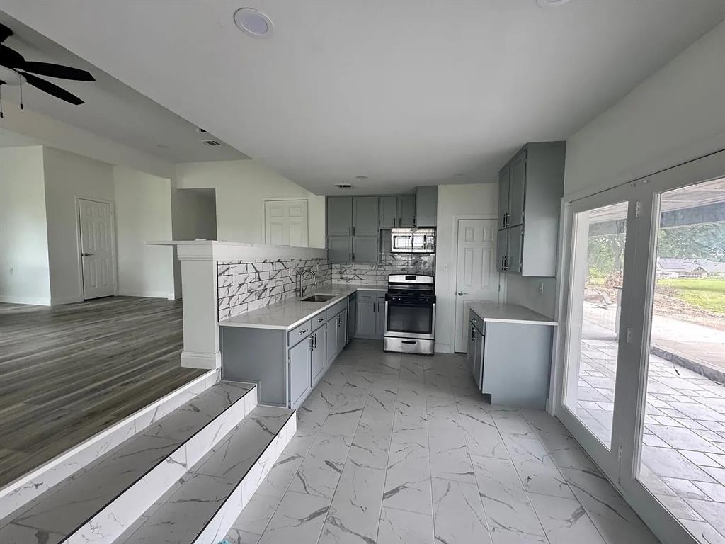 (VACTY3FOLD) CLS 3 FRAME 1999 & OLDER CITY OF VA - Residential Lease