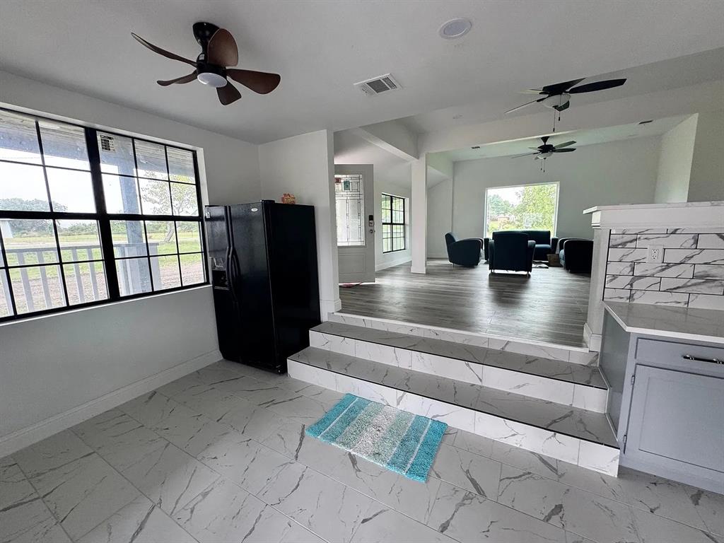 (VACTY3FOLD) CLS 3 FRAME 1999 & OLDER CITY OF VA - Residential Lease