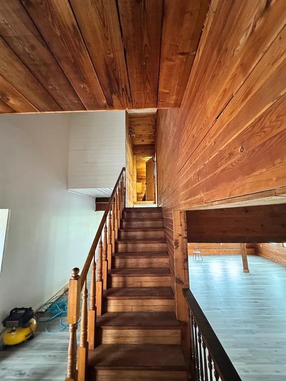 (VACTY3FOLD) CLS 3 FRAME 1999 & OLDER CITY OF VA - Residential Lease