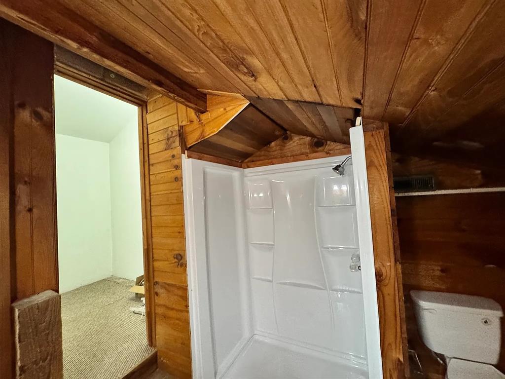 (VACTY3FOLD) CLS 3 FRAME 1999 & OLDER CITY OF VA - Residential Lease