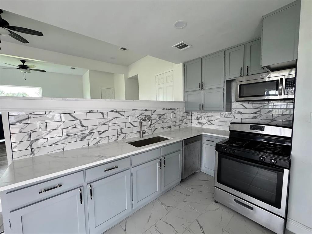 (VACTY3FOLD) CLS 3 FRAME 1999 & OLDER CITY OF VA - Residential Lease