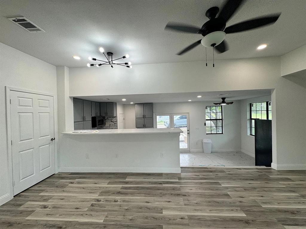 (VACTY3FOLD) CLS 3 FRAME 1999 & OLDER CITY OF VA - Residential Lease