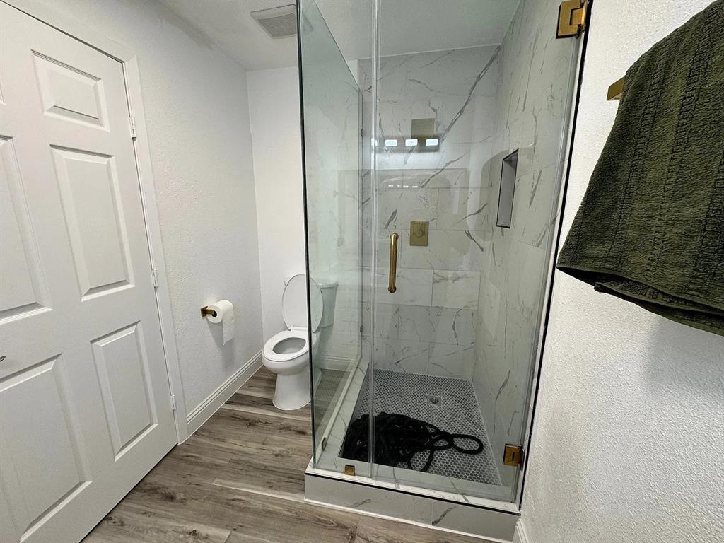 (VACTY3FOLD) CLS 3 FRAME 1999 & OLDER CITY OF VA - Residential Lease