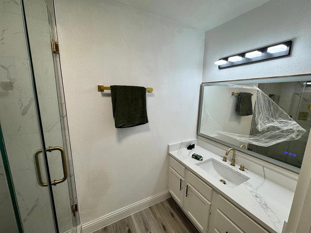 (VACTY3FOLD) CLS 3 FRAME 1999 & OLDER CITY OF VA - Residential Lease