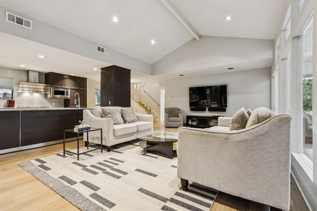 9705 Estate Lane
