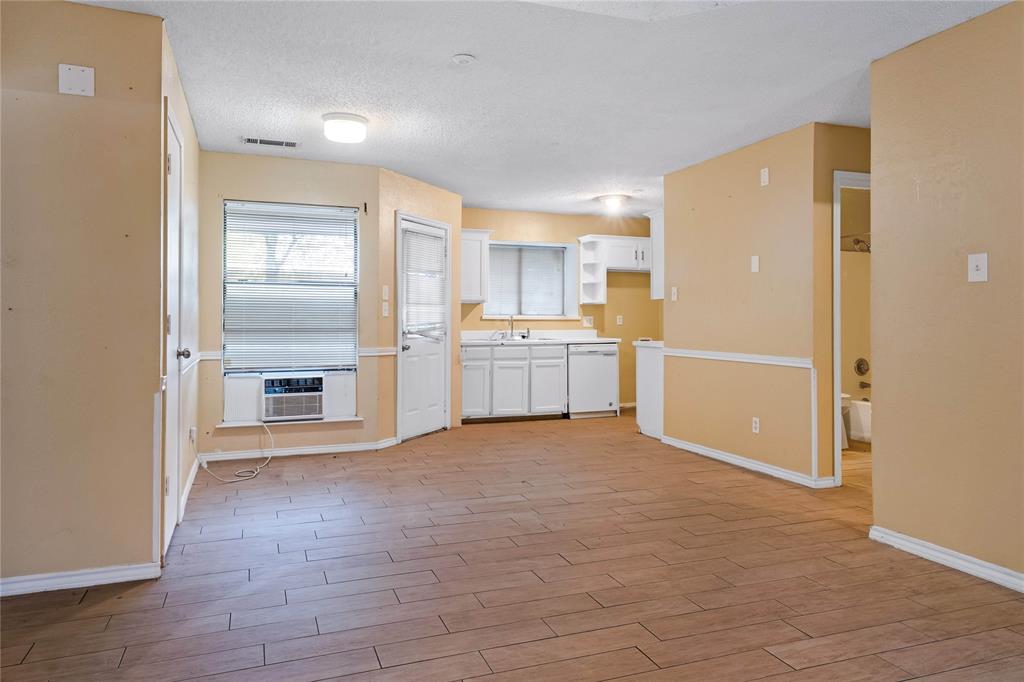 700 Long Court