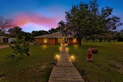 914 Glengarden Street Krum TX 76249