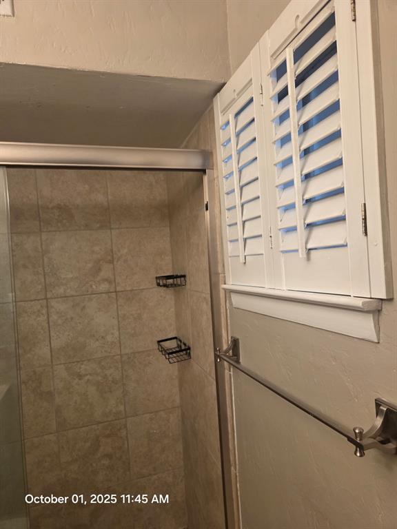 Royal Oaks Condo - Residential Lease