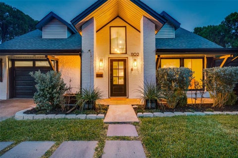 Photo of 1102 Woodland Way, Richardson, TX 75080 (MLS # 21396091)