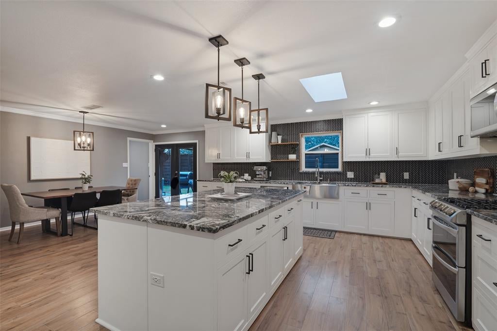 1102 Woodland Way