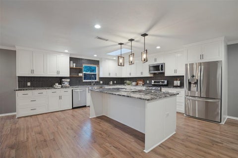 Tiny photo for 1102 Woodland Way, Richardson, TX 75080 (MLS # 21396091)