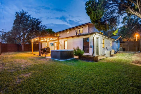 Tiny photo for 1102 Woodland Way, Richardson, TX 75080 (MLS # 21396091)