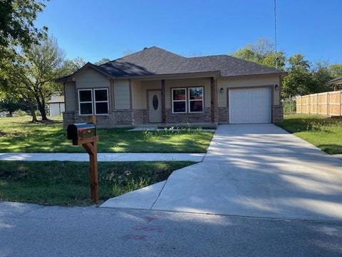 Photo of 1915 MORSE Street, Greenville, TX 75401 (MLS # 21391647)