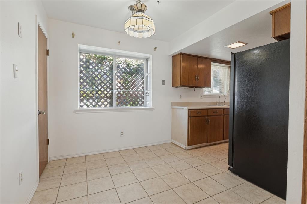 1633 Hanging Cliff Drive