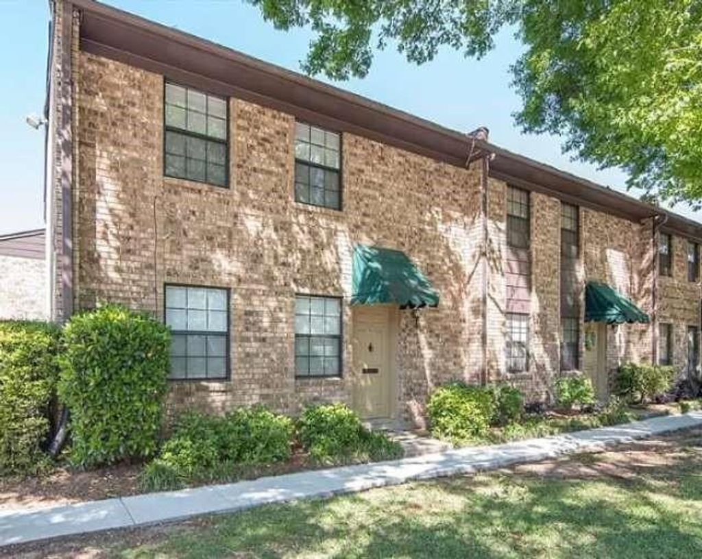 Photo for 1820 E Kings Highway #15, Shreveport, LA 71105 (MLS # 21100663)