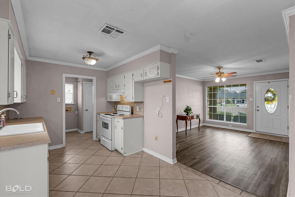 Bossier City, Louisiana 71111, United States, 3 Bedrooms Bedrooms, ,2 BathroomsBathrooms,Residential,Pending,216855