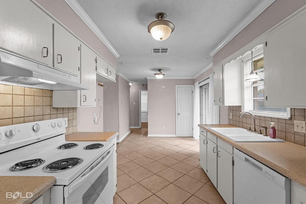 Bossier City, Louisiana 71111, United States, 3 Bedrooms Bedrooms, ,2 BathroomsBathrooms,Residential,Pending,216855