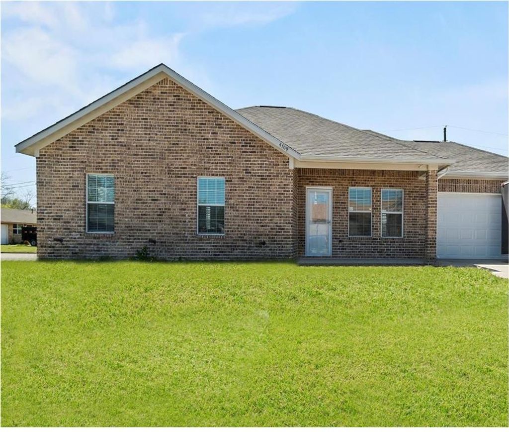Photo of 4709 Jefferson Street, Greenville, TX 75401 (MLS # 21215452)