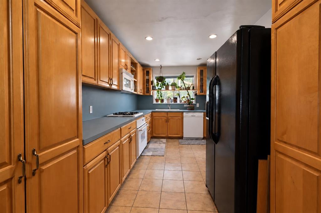 2138 Longwood Lane