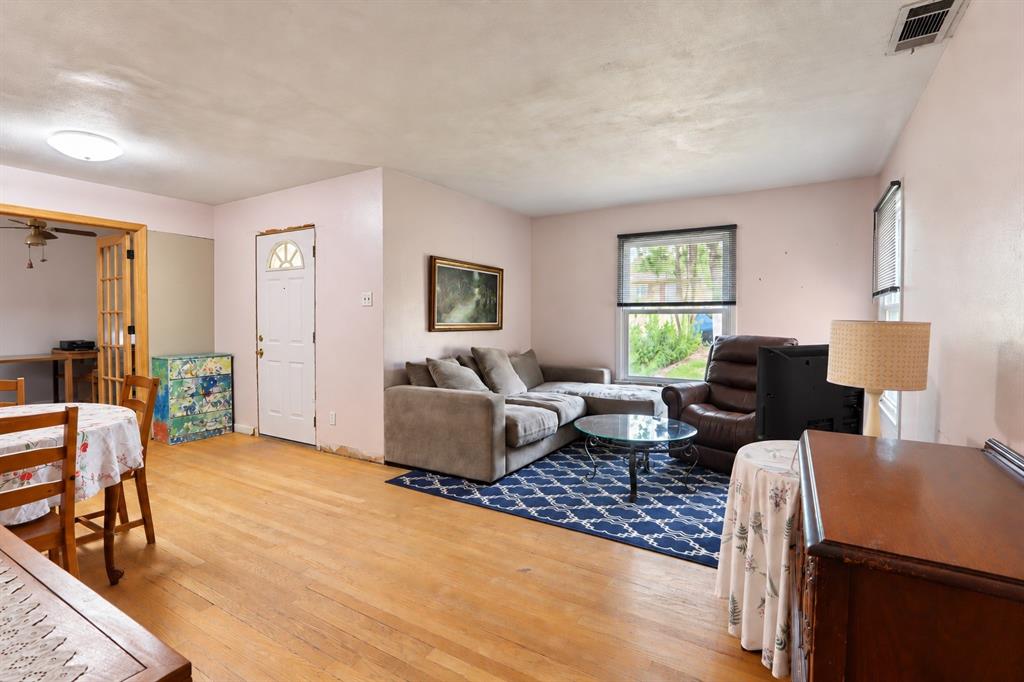 2138 Longwood Lane