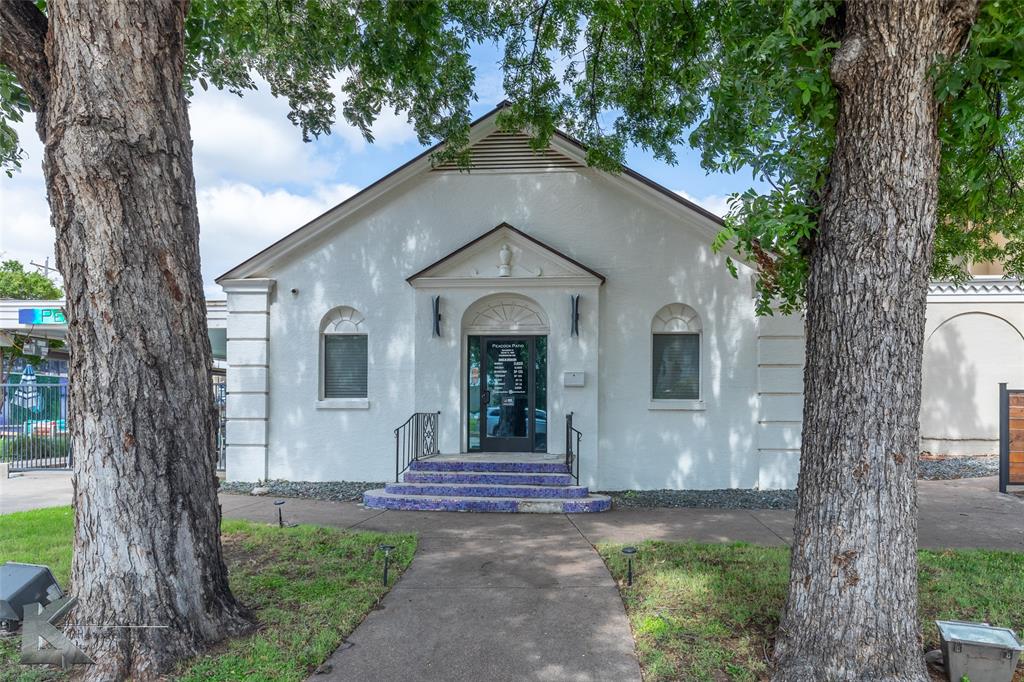 542 Hickory