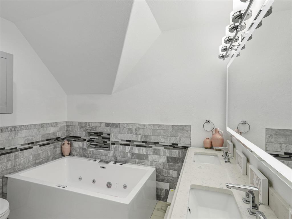 The Estates At Tour 18 - Residential