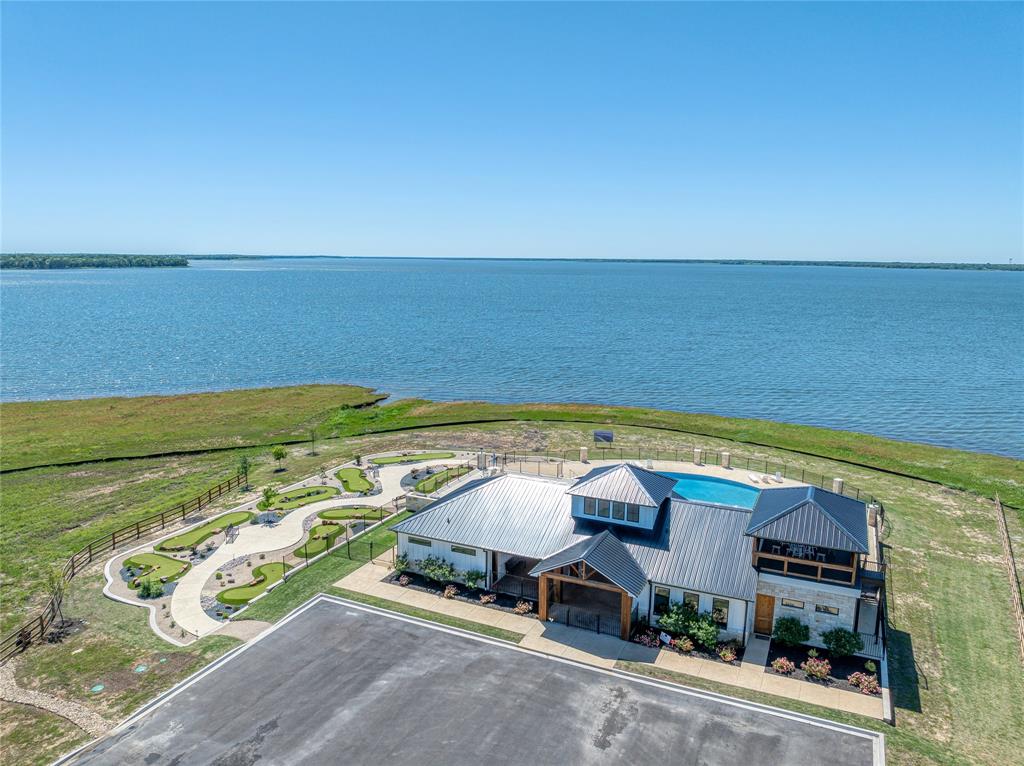 The Peninsula - Land