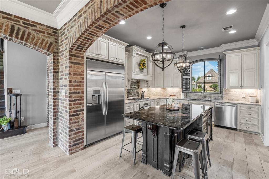 Bossier City, Louisiana 71111, United States, 4 Bedrooms Bedrooms, ,4 BathroomsBathrooms,Residential,Pending,180579